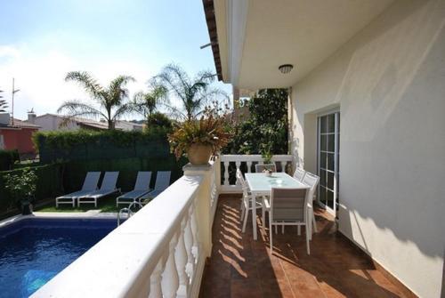 Lloret De Mar Villa Sleeps 8 Pool Wifi