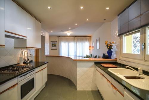 Lloret De Mar Villa Sleeps 8 Pool Wifi