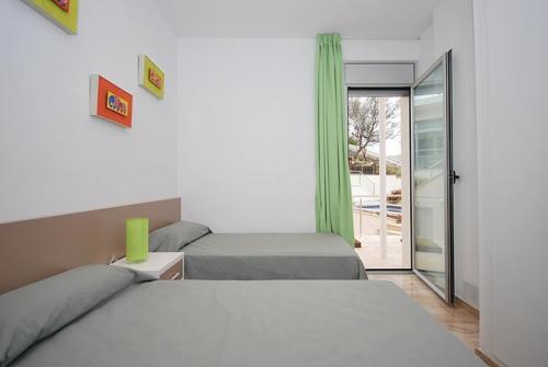 Lloret De Mar Villa Sleeps 8 Pool Air Con Wifi