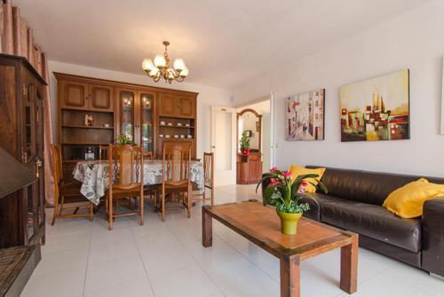 Lloret De Mar Villa Sleeps 6 Pool Wifi