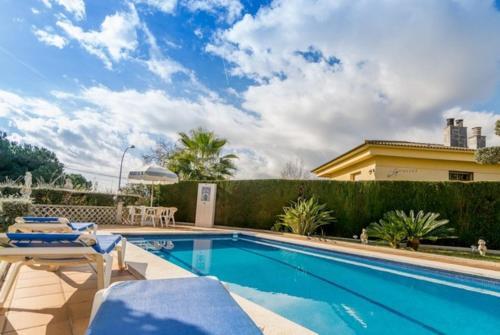 Lloret De Mar Villa Sleeps 6 Pool Wifi