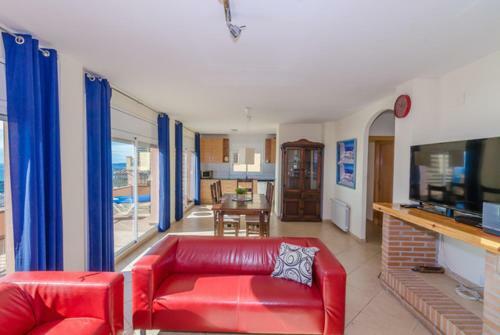 Lloret De Mar Villa Sleeps 8 Pool Air Con Wifi