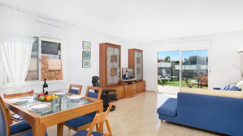 Lloret De Mar Villa Sleeps 6