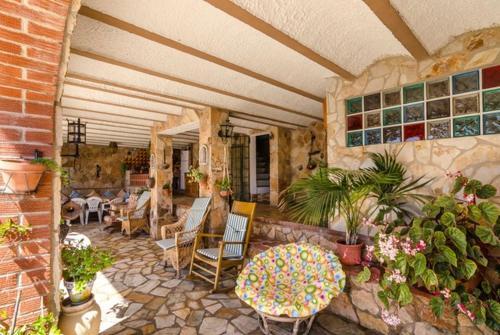 Lloret De Mar Villa Sleeps 8 Pool Wifi
