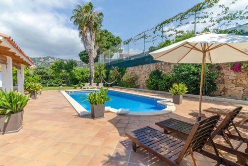Lloret De Mar Villa Sleeps 8 Pool Wifi