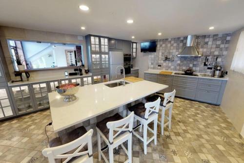 Lloret De Mar Villa Sleeps 10 Pool Air Con Wifi
