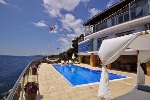 Lloret De Mar Villa Sleeps 10 Pool Air Con Wifi