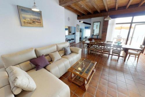 Lloret De Mar Villa Sleeps 10 Pool Air Con Wifi