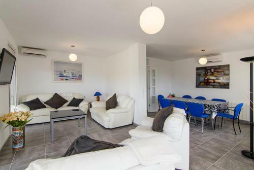 Lloret de Mar Villa Sleeps 10 Pool Air Con Wifi