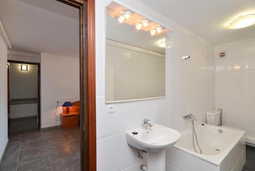 Lloret de Mar Villa Sleeps 10 Pool Air Con Wifi