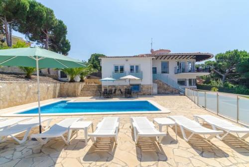 Lloret de Mar Villa Sleeps 10 Pool Air Con Wifi