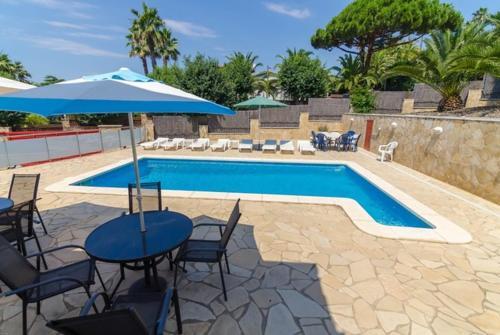 Lloret de Mar Villa Sleeps 10 Pool Air Con Wifi