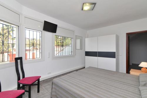 Lloret de Mar Villa Sleeps 10 Pool Air Con Wifi
