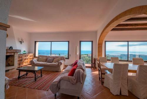 Platja D'aro Villa Sleeps 8 Pool Wifi