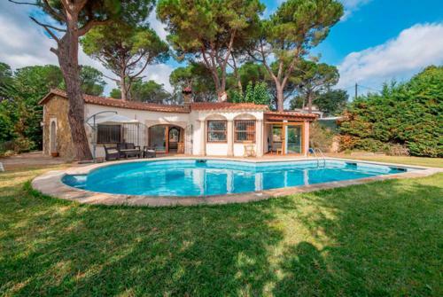 Sant Antoni De Calonge Villa Sleeps 6 Pool Wifi