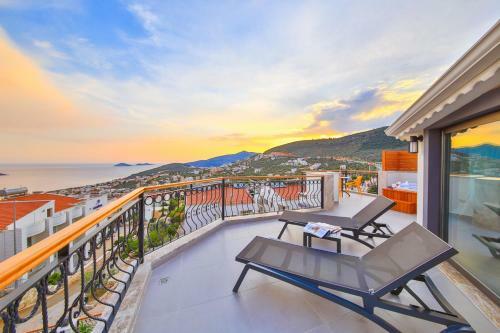 Kalkan Villa Sleeps 6 Pool Air Con Wifi