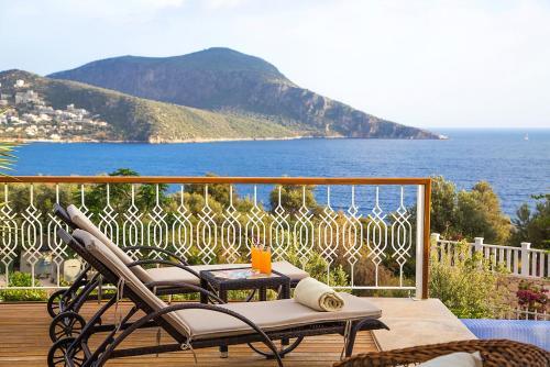 Kalkan Villa Sleeps 8 Pool Air Con Wifi
