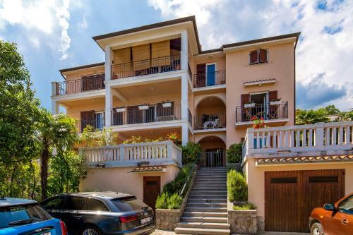 Rona Apartments Ani