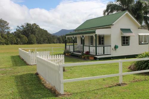 Hostal The Dollhouse Cottage