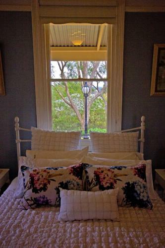 Bed & Breakfast The Oaks Lilydale Accommodation