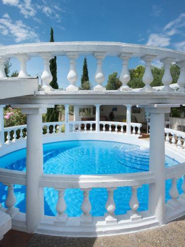 Beaucaire Villa Sleeps 15 Pool Wifi