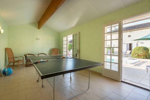Saint-pierre-d'eyraud Villa Sleeps 8 Pool Wifi