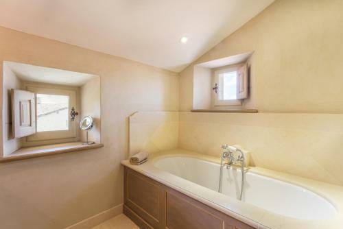 Vieux-mareuil Villa Sleeps 12 Pool Wifi