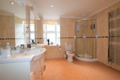 Meridian Way - Your Apartment