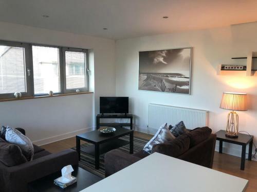 Ir Chelmsford Riverside Apartment