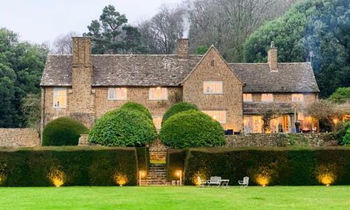 Dursley Chateau Sleeps 19 Wifi