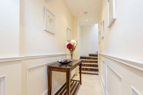 Altido Prestigious Location - Quintessential Mews House