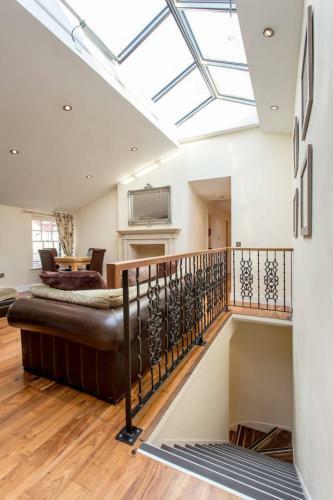 Altido Prestigious Location - Quintessential Mews House