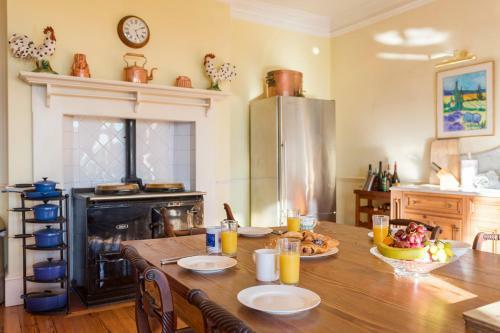Hurst Green Chateau Sleeps 15 Pool Wifi