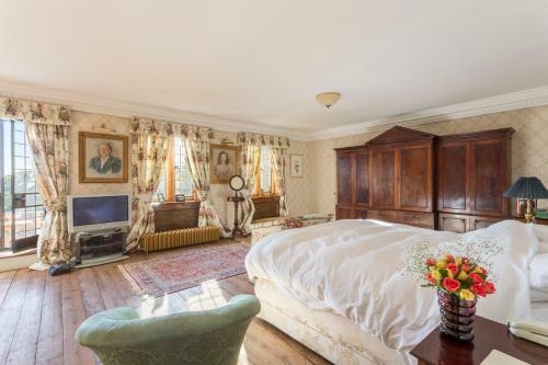 Hurst Green Chateau Sleeps 15 Pool Wifi