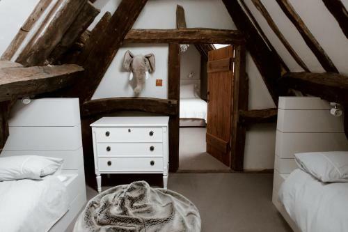 Temple Guiting Chateau Sleeps 10 Wifi
