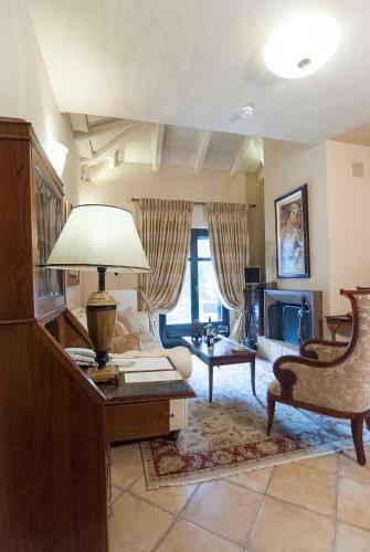 Hostal Ostra Menalon Luxury Suites