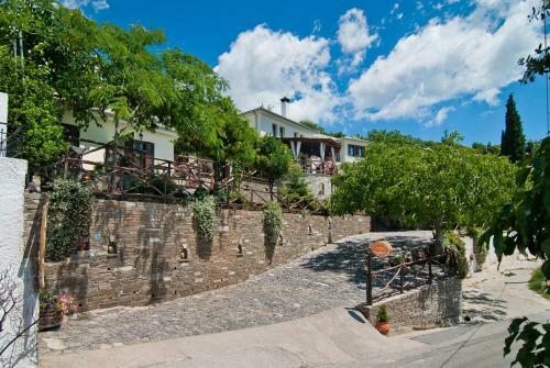 Hostal Iliovolo Guesthouse