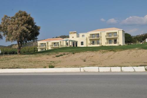 Aparthotel Finiki Plaza