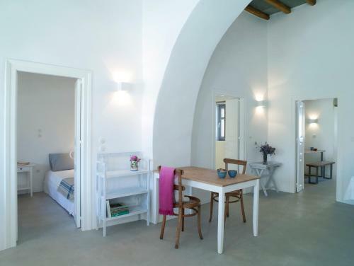 Hostal Tutti Blu Tinos Living Space