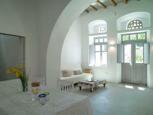 Hostal Tutti Blu Tinos Living Space