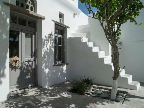 Hostal Tutti Blu Tinos Living Space
