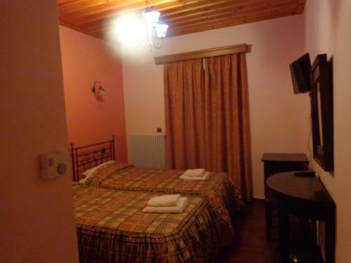Hostal Alonaki Guesthouse