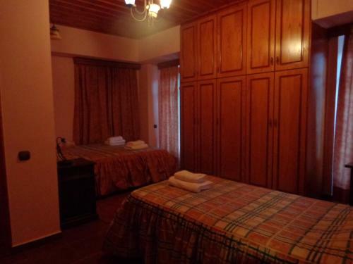 Hostal Alonaki Guesthouse