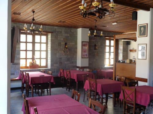 Hostal Alonaki Guesthouse