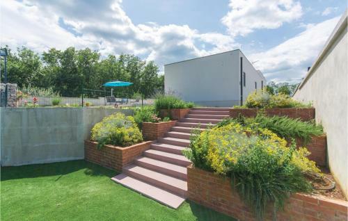 Three-bedroom Holiday Home In Marici