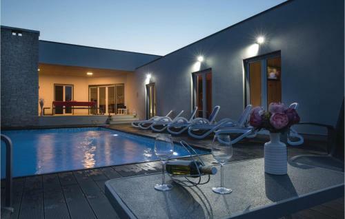 Three-bedroom Holiday Home In Marici