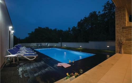 Three-bedroom Holiday Home In Marici