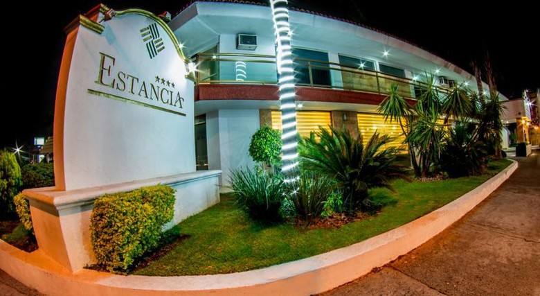 Hotel La Estancia Tapat�a