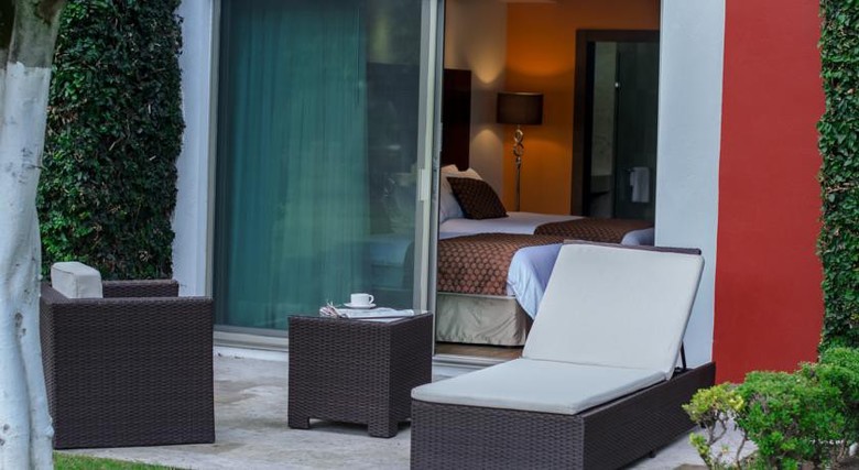 Hotel La Estancia Tapat�a