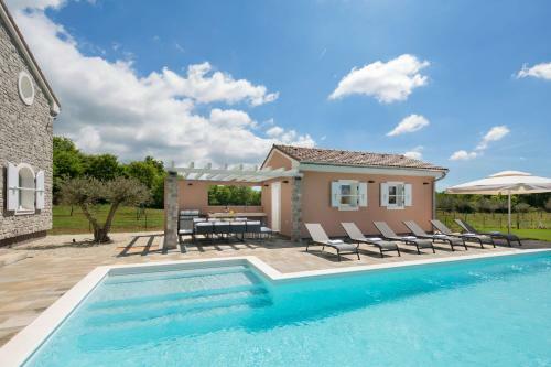 Villa Green Frame